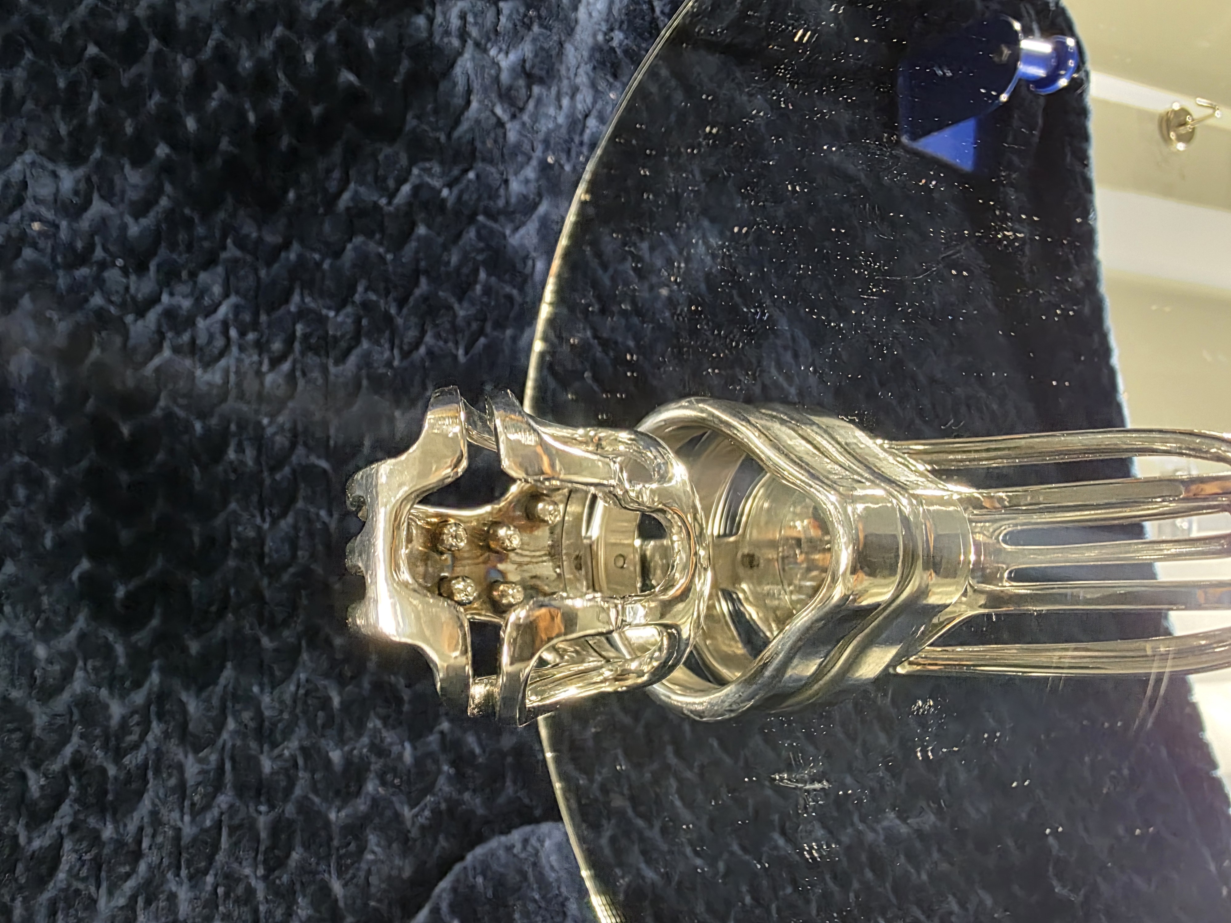 LX-10 lock and interface detail